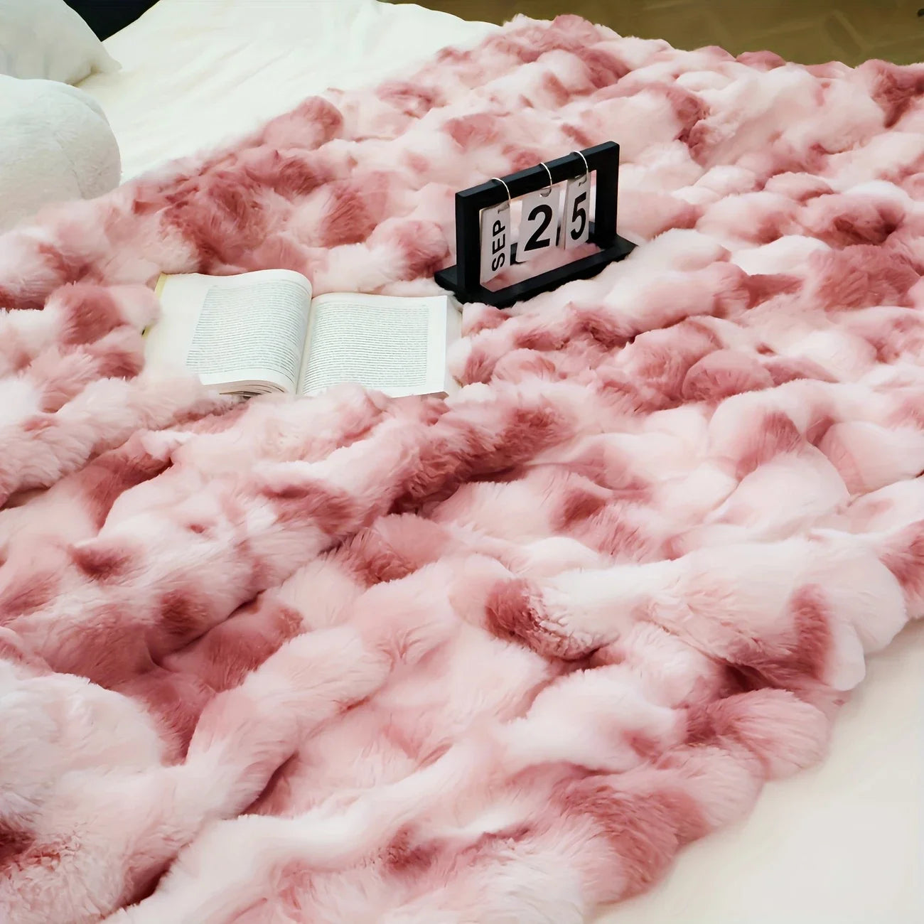 Soft and Warm Faux Rabbit Fleece Blanket - Cozy Throw for Home 6